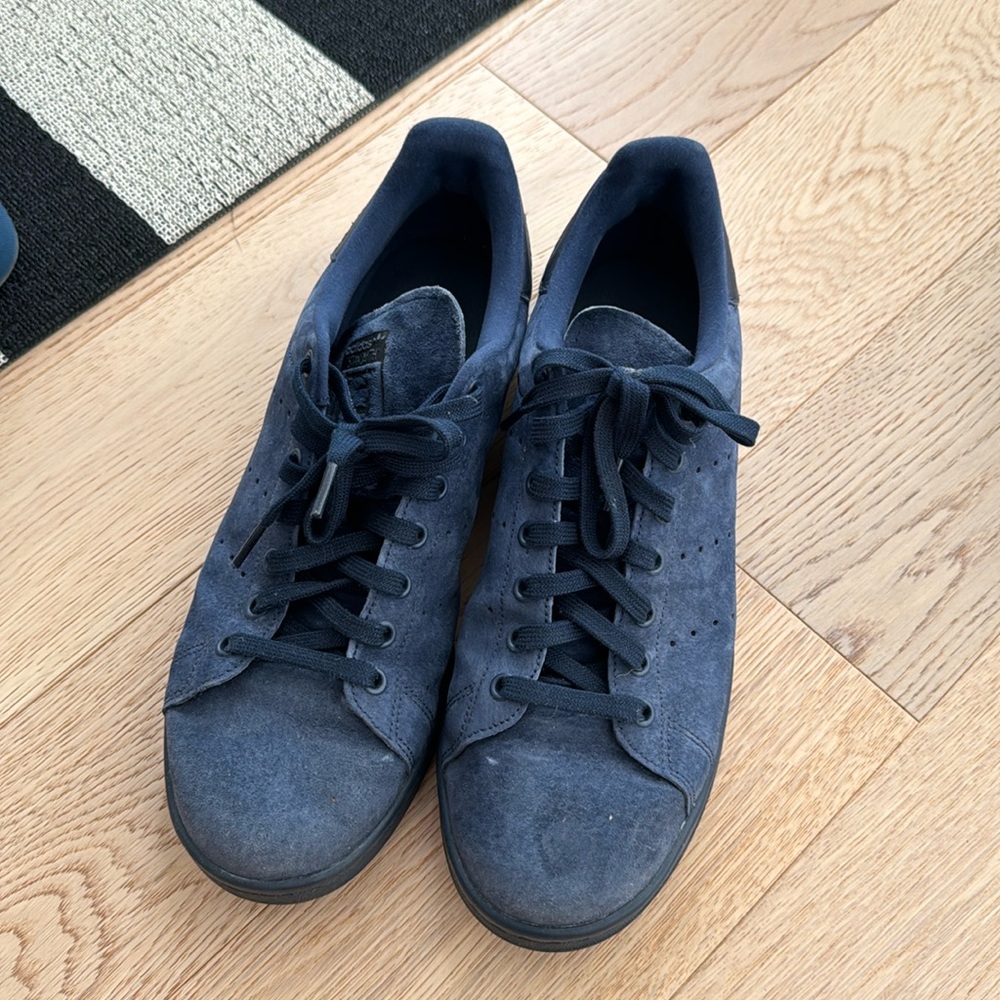 Blue suede Stan smiths